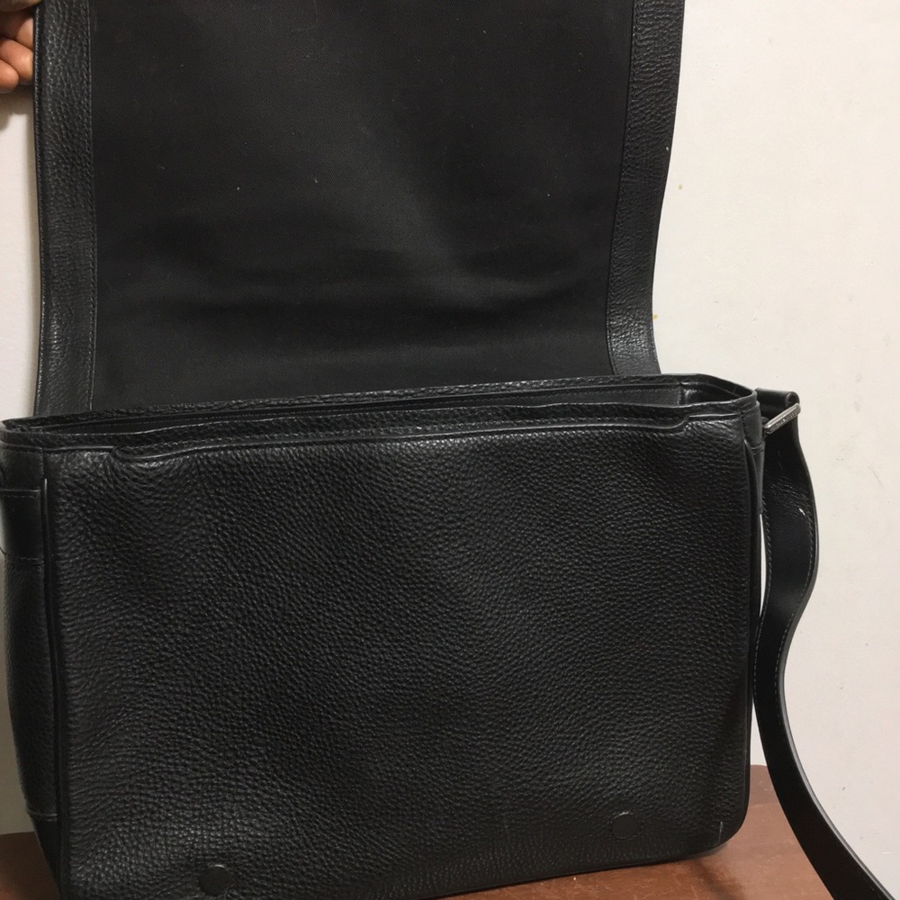 Michael Kors Men’s Bryant Pebble Leather Messenger Bag - Picture 5 of 13